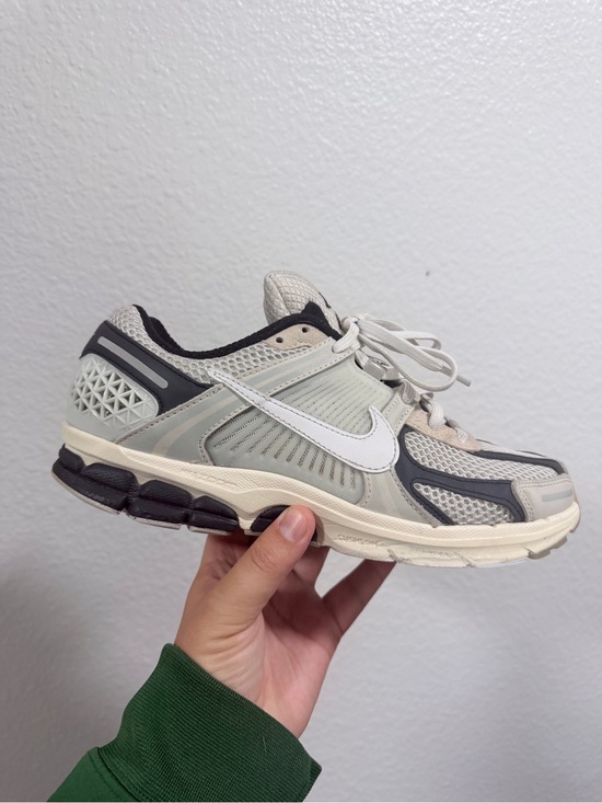 Nike Other - Nike Vomero 5